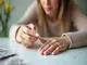 was-tun-wenn-press-on-nails-weh-tun-gruende-und-loesungen